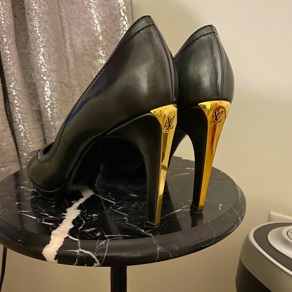 Louis Vuitton Pump (SIZE 39)